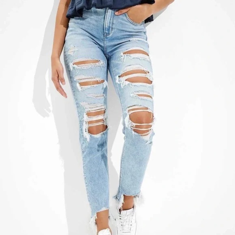 American Eagle | Distressed Mom Jeans